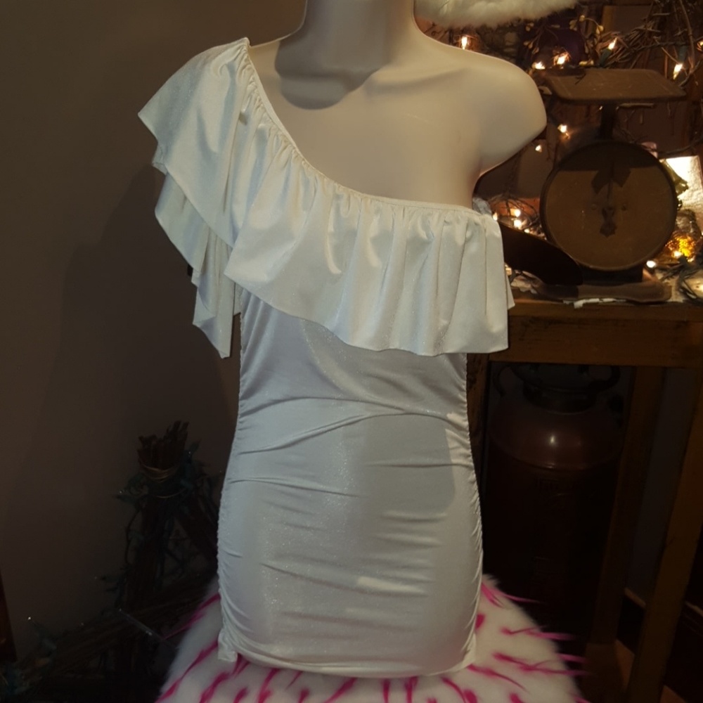 Bebe ruffle one shoulder shiny cinched top XS